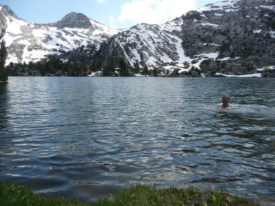 Rae lakes - es war *rosa Tier mit Ringelschwanz*-kalt, aber wir mussten einfach schwimmen!