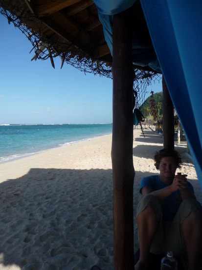 Home, sweet home. Unsere Fale in bester Strandlage! Jetzt lasst uns doch auch mal bisschen angeben.