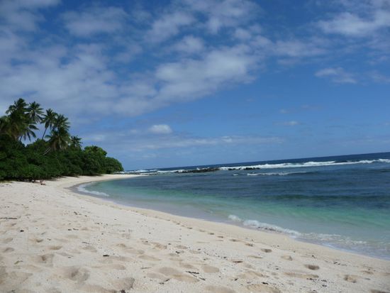 Der Hausstrand next to Hideaway, einer der wenigen Sandstraende Eua"s