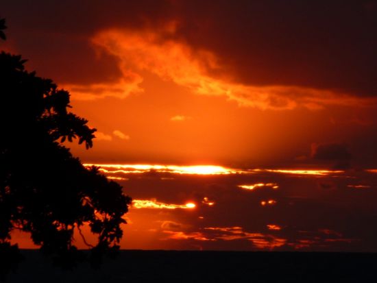 Sonnenuntergang vor unserem Zelt, der Himmel brennt... wie bei Wolle P.