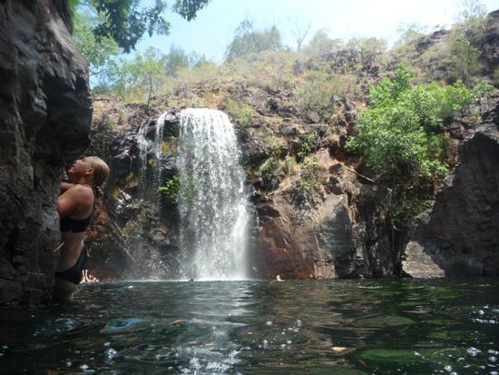 Deep water soloing. Kids, don't trythis @ home!