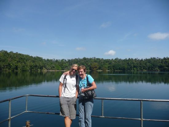 Am Lake Eacham
