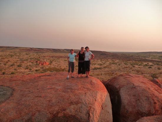 Mutti musste mit uns in Badeschlappen auf den Fels kraxeln, alles für 'ne tolle Aussicht und gute Fotos. Der Beginn einer steilen Kletterkarriere?