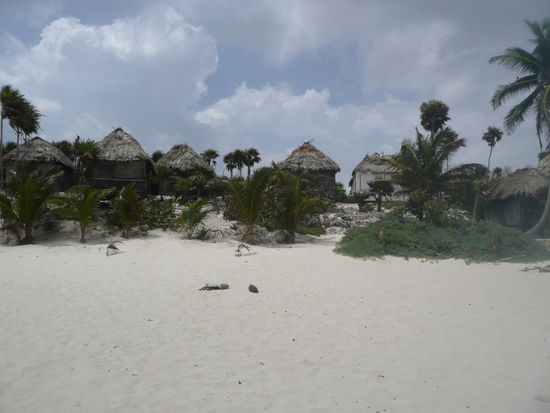 ... es klarte dann aber auf... die mittlere Cabana ist unsere