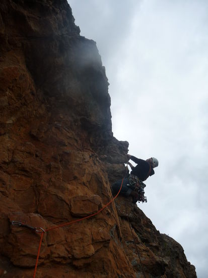 Viele Routen sind nicht ohne so z.B "Syrinx", sie bietet trotz der leichten Bewertung 10 (UIAA 4) einen kleinen Ueberhang