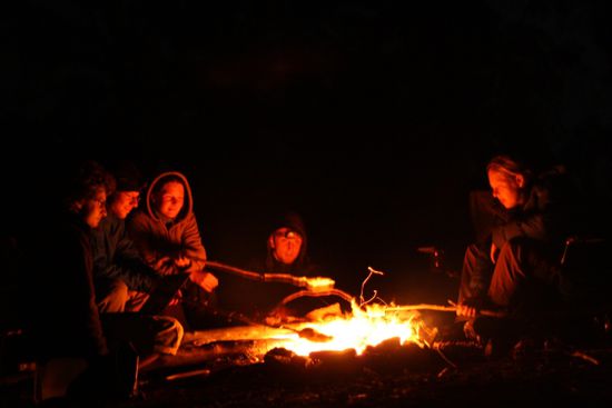 All abendlich gabs Lagerfeuer, Adam lehrte die hohe Kunst des Stockbrotbackens...