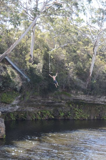 und die erste Seilschaukel, allerdings ne kleine, wartet mal ab!!!
