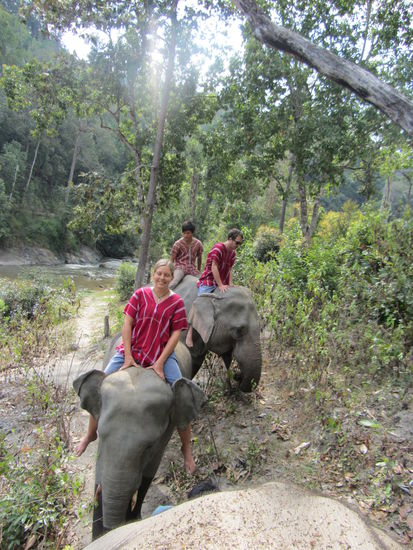 Nach bestandenem Führerschein kam die erste Ausfahrt mit dem Leihelefant.