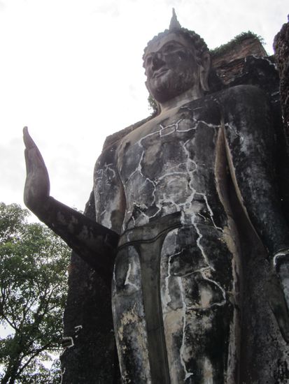 Mühevoll hat man zerstörte Statuen rekonstruiert!