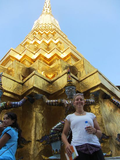 Sylvie war wegen ihrer blonden Haare ein beliebtes Fotomotiv der Thais. Ganze Gruppen von Jungs wollten sich mit uns ablichten lassen.