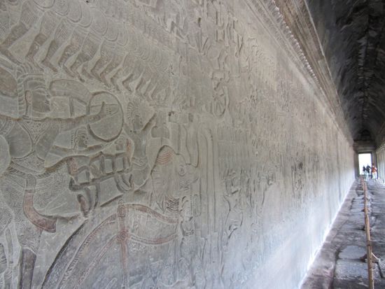 Wandreliefs im Tempel