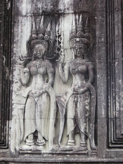 Überall findet man Darstellungen der Apsara-Nymphen. Ca. 3000, jede individuell im Aussehen, zieren Angkor Wat.