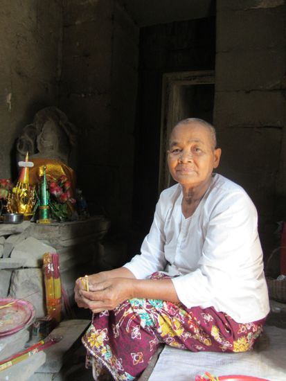 Die Mutti saß laut Sylvie schon vor 5 Jahren da und verkaufte Räucherstäbchen an Besucher