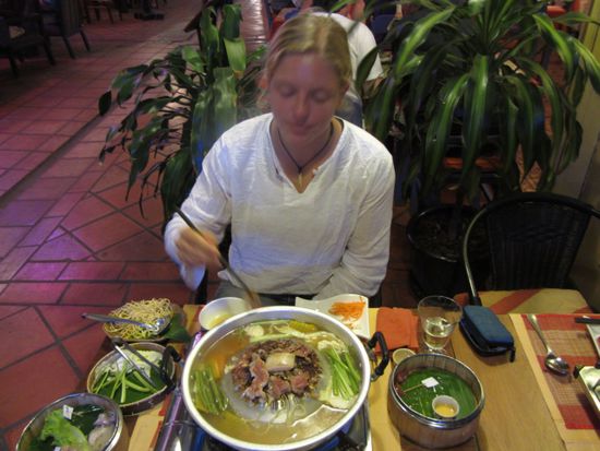 Khmer BBQ, unter anderem mit Krokodilfleisch. Lecker!