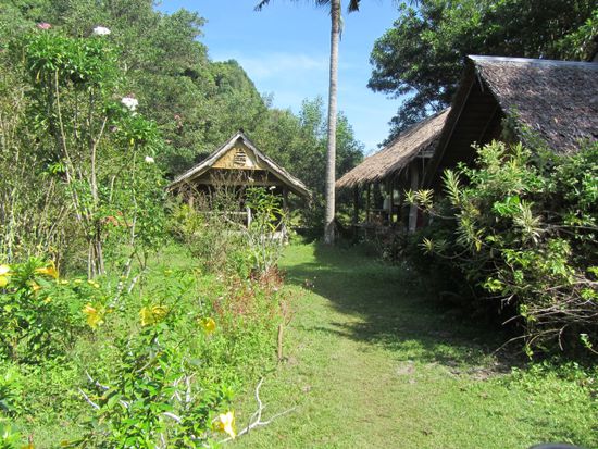 Der Klettertreff: "Namtok Bungalows". Wir teilen uns eine Hütte mit unserem Kumpel Jörn, den wir schon aus Chiang Mai und Thakhek kennen.