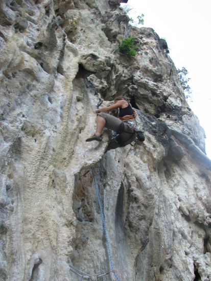 Wenn man nicht mehr weiter weiß, einfach die Tufastruktur zwischen die Knie klemmen und hoch robben.