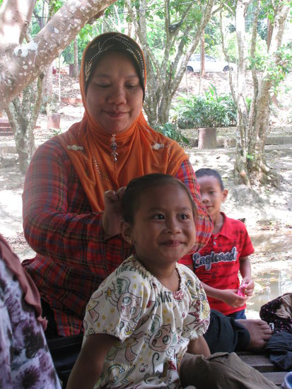 Ob Delhi oder Peking, Hauptsache Malaysia 
(Inder und Chinesen machen einen Großteil der Bevölkerung aus)
Reist mit uns durch das kunterbunte Land der Gastfreundschaft.