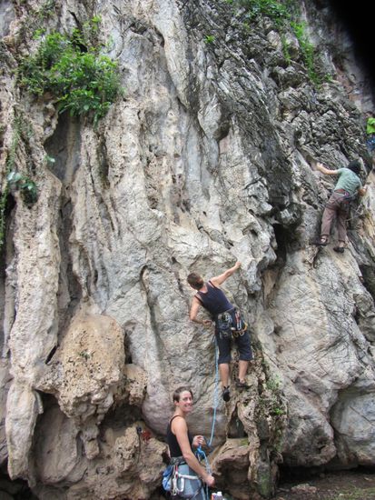 Was ist dem aufmerksamen KLetterer seit dem Tonsai Bericht aufgefallen?? WIR haben ein NEUES Seil!!! Das alte (gekauft in den USA) war schon lange grenzwertig...