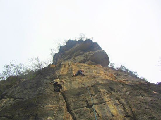 "The Egg", einer der hübschesten Kletterfelsen. Links: Jörn (schon wieder der ) und rechts die Sylvie