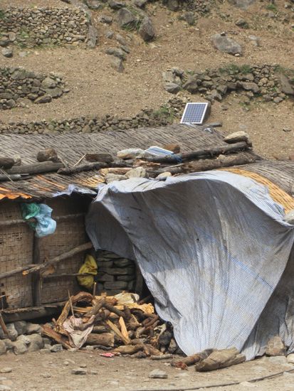 Platz 4: Stall mit Solaranlage