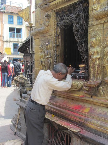 die meisten Nepalis sind sehr gläubig