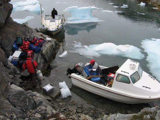 Wir beladen wieder unsere Boote