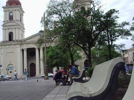 auf der plaza de indepedencia von tucuman