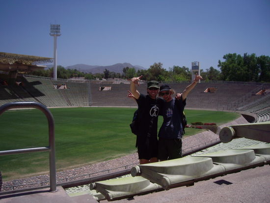Stadion mitten im Park (Spiel leider einen Tag zu spaet)