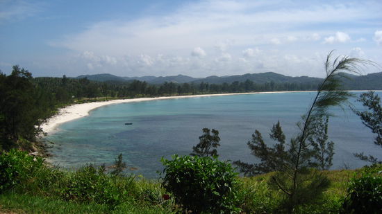 Pit of Borneo mit wunderschoenem weissen Sandstrand!