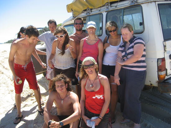 ..und das obligate Gruppenfoto, bei dem nicht alle ganz bei der Sache waren
ganz hinten v.l.n.r.: Mareline &amp; Laurant (FRA), ich
Mitte: Mat &amp; Cat (ENG), Vanessa, Corinna (GER) und Mave (IRL)
vorne: Ael oder so (ISR) und Laura (ENG)