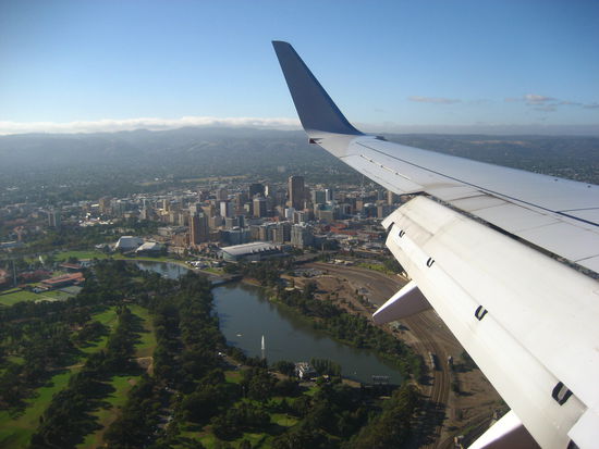 diese Einflugschneise nach Adelaide ist schoen fuer die Passagiere, wohl nicht so fein fuer die Anrainer...