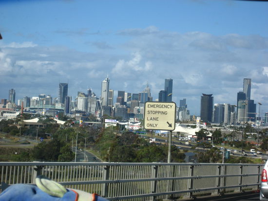 aus dem Auto, also nicht perfekte Aufnahme von Central Melbourne