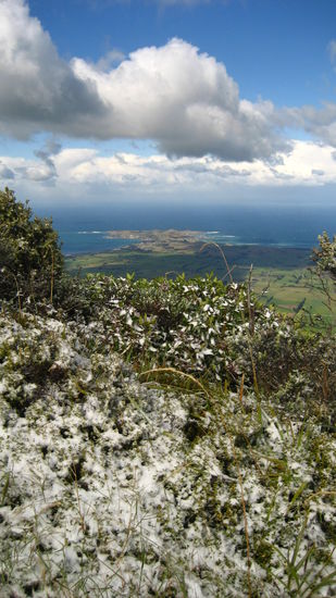 jaja, der erste Schnee, den ich diesen "Winter" unter meinen Fuessen hatte..
Kaikoura ist dort hinten auf der Halbinsel