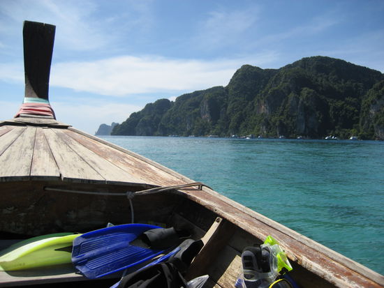 Die in Thailand ueblichen Longtail-Boote