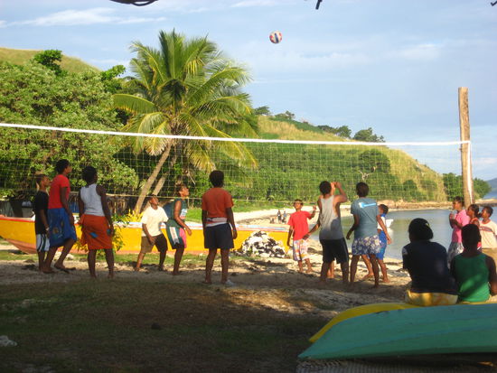 allvorabendliches Beachvolleyball