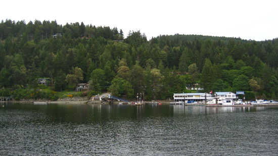 erster Uebernachtungspunkt (Name vergessen) nach einer ca. 3stuendigen Ueberfahrt, die ziemlich schaukelig war.
