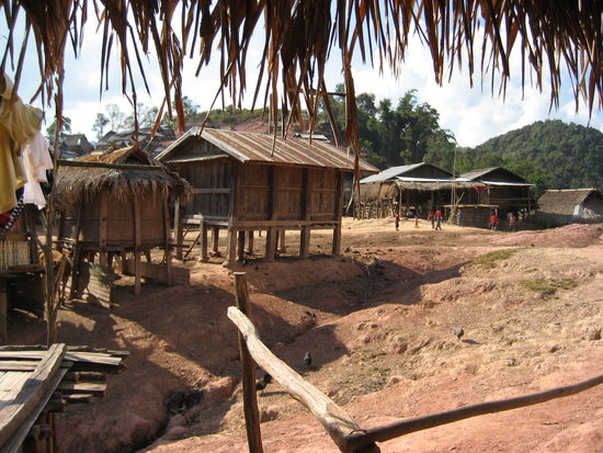 Spaetnachmittag im ersten Dorf