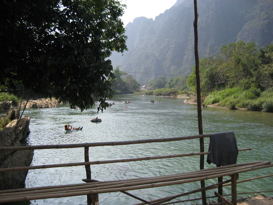 Erste BeerLao Station.