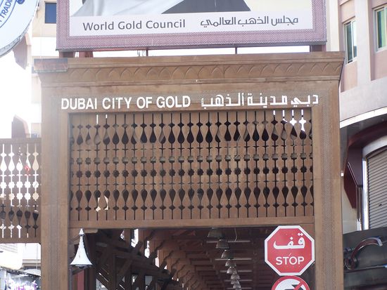 Am Ziel ! Ein gefährliches Pflaster für eine mit Kreditkarte bewaffnete Frau !