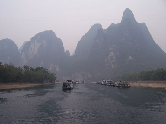 im Bootskonvoi auf dem Li-Fluss