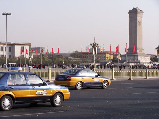 Ist diese Straße echt 10-spurig ? Noch immer schlafmangelgedopt war ich fassungslos.