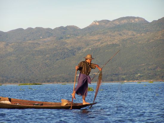 Beinruderer, diese Technik des Ruderns wird nur hier praktiziert