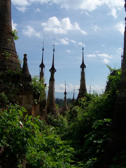 Pagoden gibt´s immer und überall in Burma