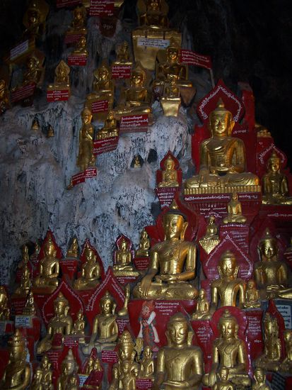 Leider hat man irgendwann beschlossen, alles in gold und rot anzupinseln, so ist das nicht mehr original, aber trotzdem ein eyecatcher