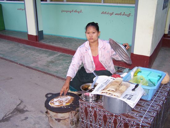 Es gibt ein ganzes Dorf dort oben und leckere Pfannkuchen gibt es auch !