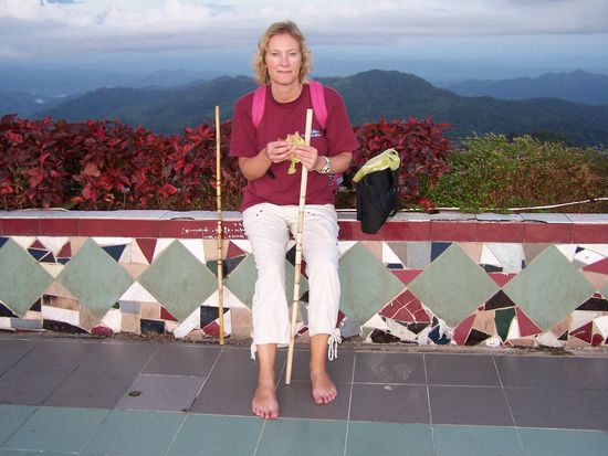 ...und ich. Das sieht nicht wirklich elegant aus. Oma mit Stock und Pfannkuchen, schietige Füße und auch sonst...na,ja. K. war mir haushoch überlegen !