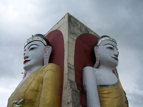 Buddhafiguren über Buddhafiguren...