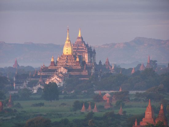 Pagoden im Sonnenaufgang