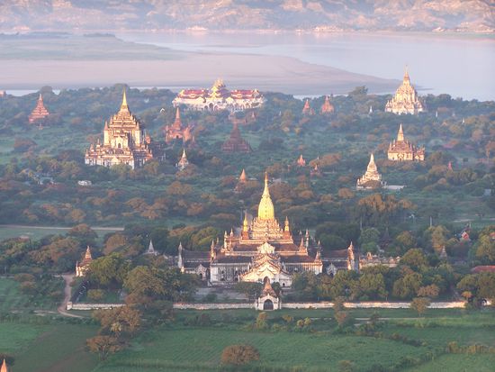 Im Hintergrund der Irawaddy - unbeschreiblich !