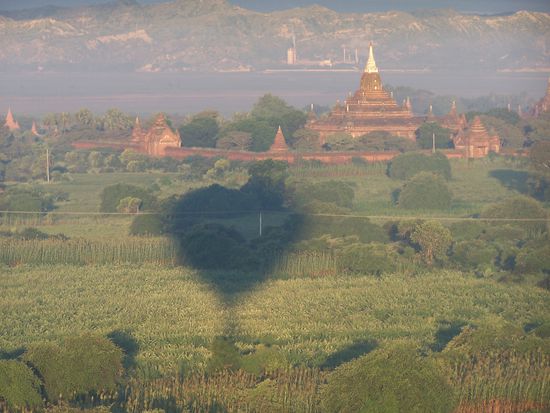 Was für ein perfekter Einstieg in den Tag ! Ich war so überwältigt, daß ich für den Rest des Tages nur noch vom Ballonfahren plapperte. K. ertrug es geduldig !